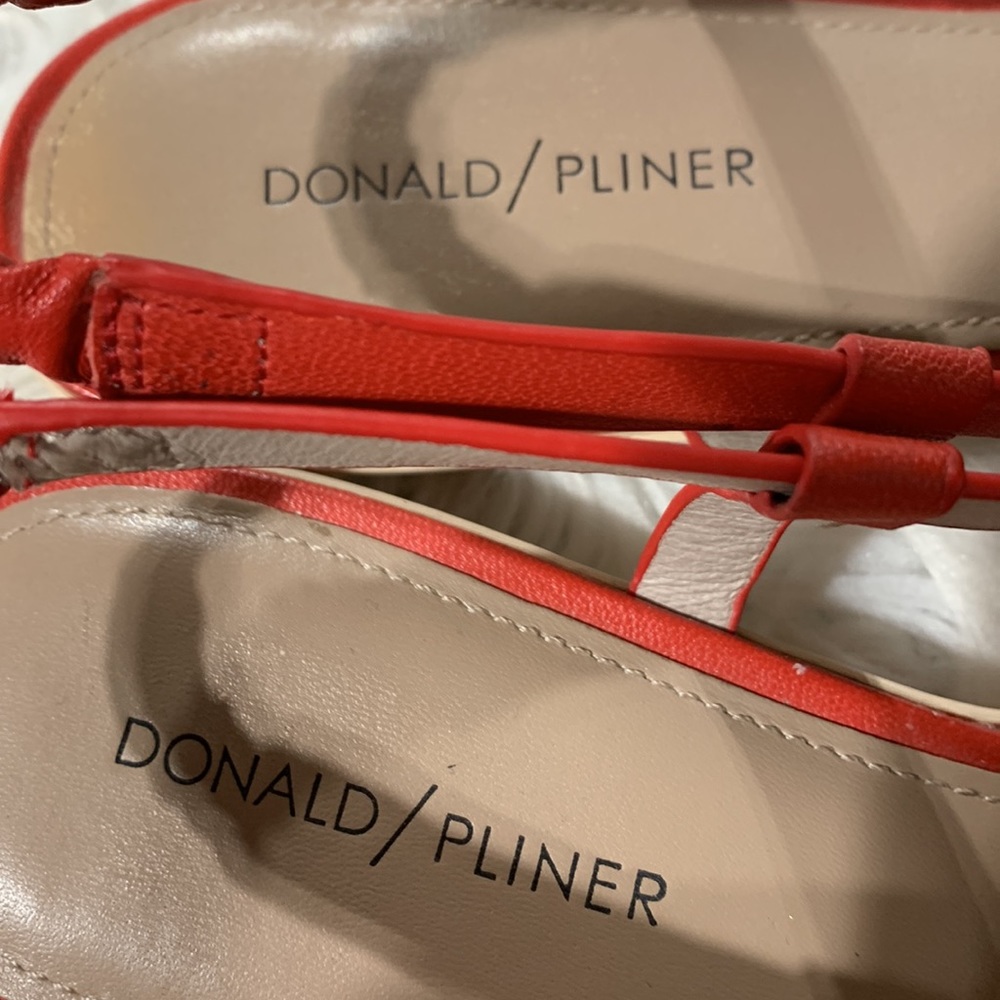 DONALD J Pliner Maci leather sandals perforated w metallic silver peeking sz 11 - Picture 6 of 10